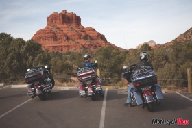 Motorcycle-Mojo_02_Riding-Arizona